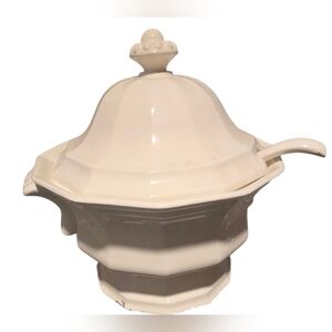 Pfaltzgraff Heritage White 3.5 Qt Soup Tureen & Ladle 1960s